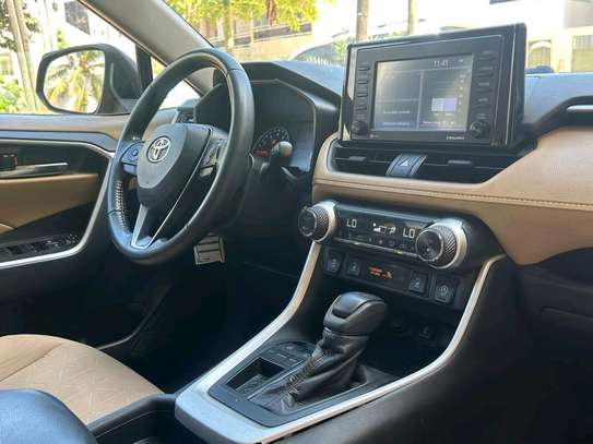 Toyota RAV4 2020 image 9