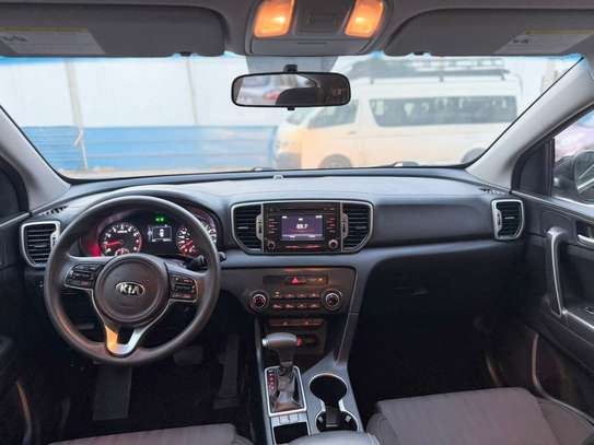 KIA SPORTAGE image 8