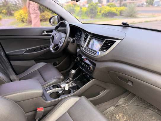 HYUNDAI TUCSON DIESEL 2018 image 11
