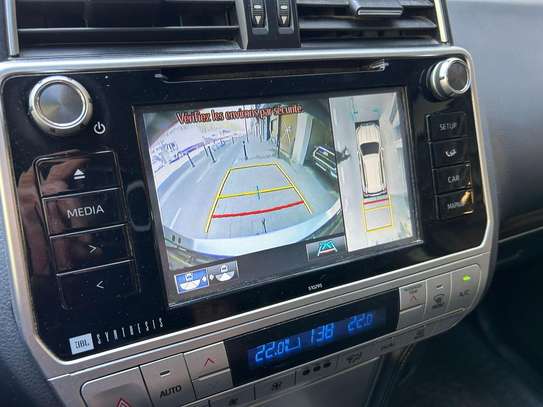 Toyota land cruiser Prado image 9