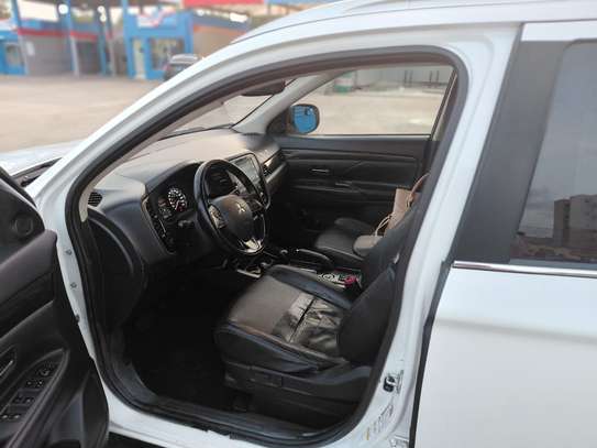 Mitsubishi outlander 7 places image 7