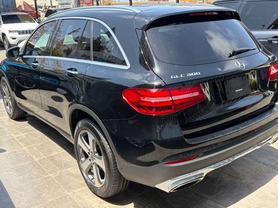 Mercedes GLC 300 4MATIC SUV noir automatique image 4