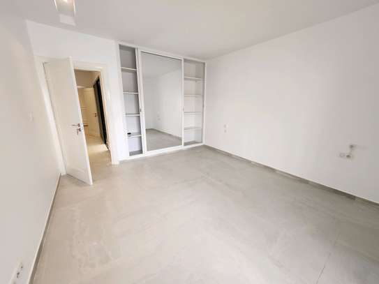 Appartement 4 chambres salon à louer image 7