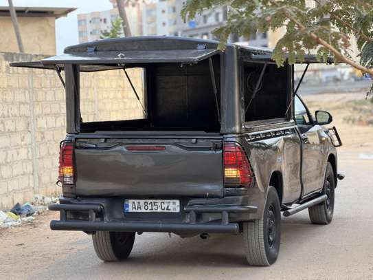 TOYOTA HILUX 2021 image 9