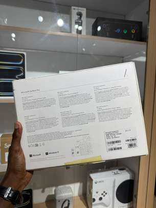 Surface Pro 11 - Snapdragon X Plus | 16GB RAM | 512 image 2