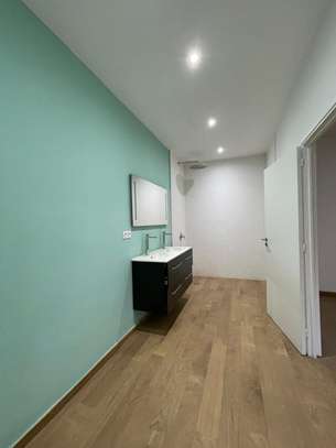 Immeuble à vendre au Point E image 6