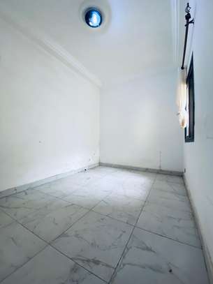 Appartement moderne à la Sicap Foire image 15
