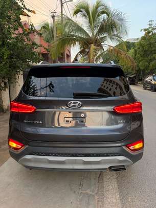 Hyundai Santefe image 7