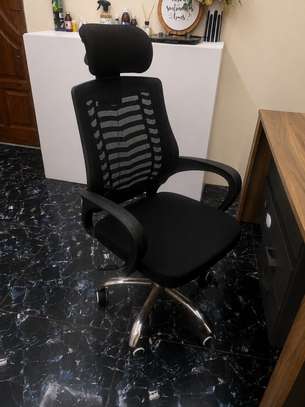 Bureau à vendre + fauteuil noir image 2
