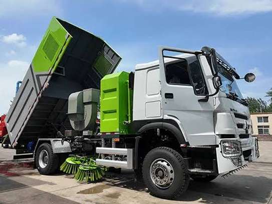CAMION BALAYEUSE SINOTRUK HOWO image 2