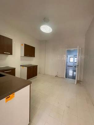 F4 de 160m² à louer usage bureau keur guorgui image 2
