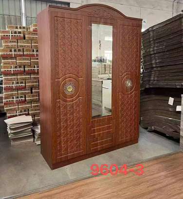 Armoire marron et blanc image 4