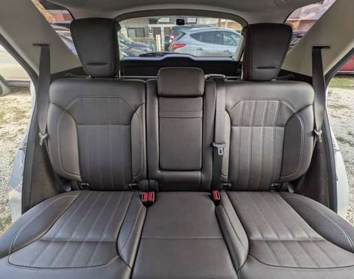 Mercedes GLS 350d 4MATIC SUV blanc puissant image 4