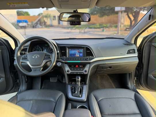 HYUNDAI AVANTE 2016 image 4