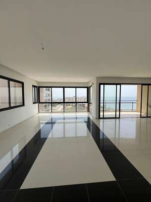 F5 au plateau avec une vue panoramique sur la mer image 13