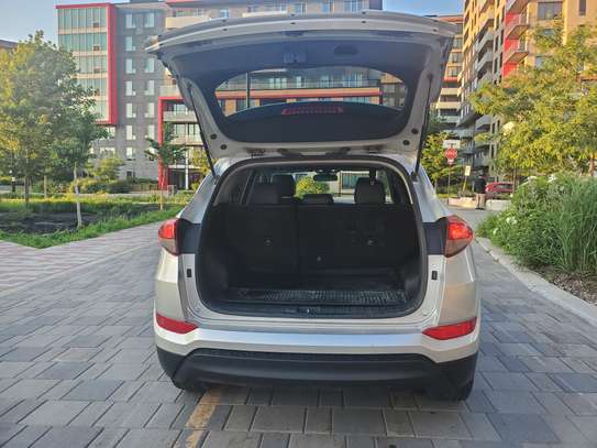 Hyundai Tucson full options version 4x4 image 7