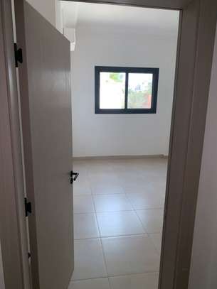 Appartement F4 piscine sport accueil parking privé Mermoz image 5