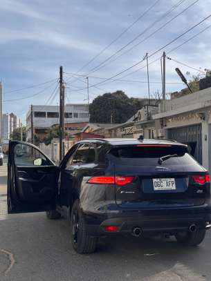 Jaguar F-Pace 2018 SUV noir puissant confortable image 8