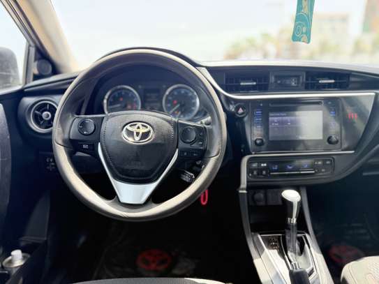 Toyota Corolla 2018 LE image 2