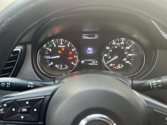 SUV compact blanc image 4