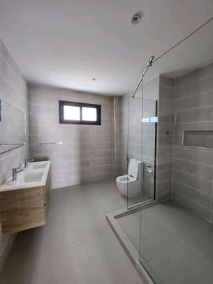 Appartement neuf f4 de 3 chambres et salon aux Almadies image 2