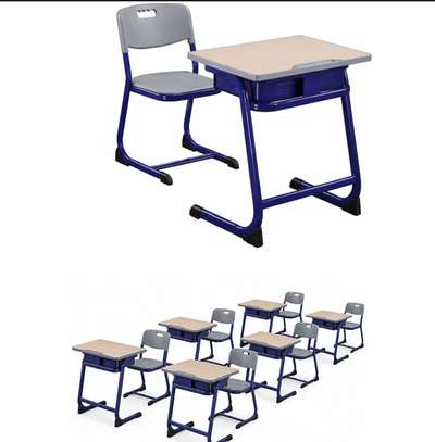 Table individuelle avec chaise  et dossier en plastique image 3