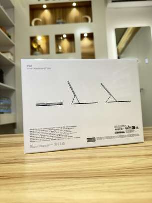 Smart Keyboard Folio image 2