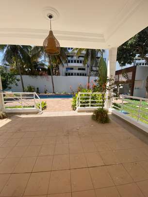 Maison à louer au Almadies image 3