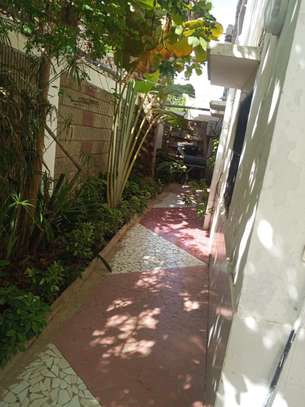 Jolie villa F6 avec piscine commune image 6