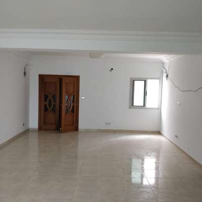 Maison 6 chambres à louer côté marina bay Almadies image 5