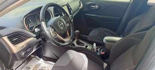 Jeep Cherokee bon état image 6