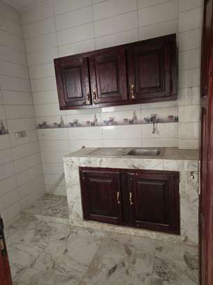 Appartement Neuf de 2 Chambres à Louer au Sud Foire image 3