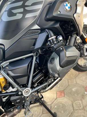 BMW GS 1250 triple black standard 2023 image 8