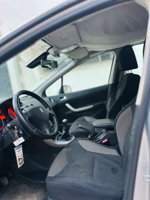 PEUGEOT 308 image 6