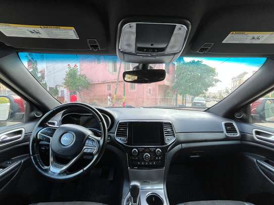Jeep Grand Cherokee image 7