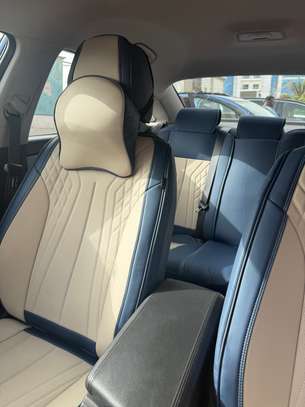 Voiture automatique cuir beige siège spacieux écran tactile image 8