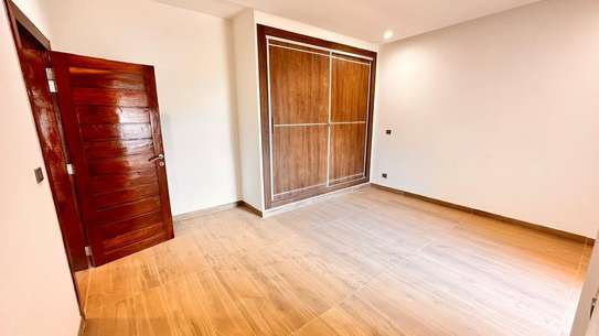 Villa à vendre aux Almadies Recasement 1 image 11