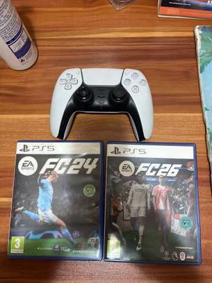 PlayStation 5 Edition standard + manette + FC 24 et FC 26 image 3