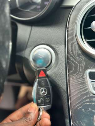 Mercedes  C300 4MATIC image 9