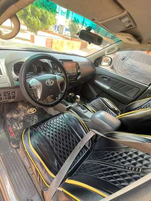 Toyota hulux image 3