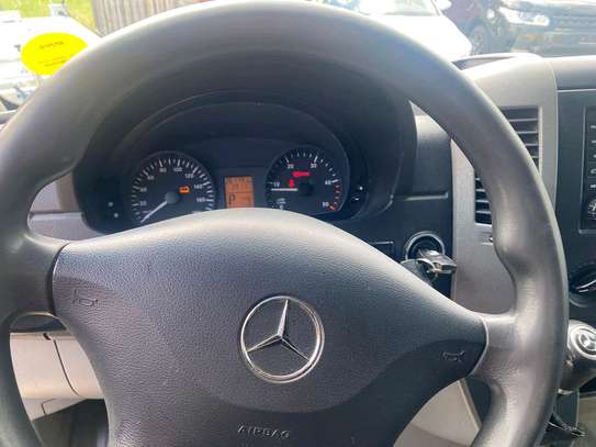 Mercedes Sprinter fourgon utilitaire jaune grande capacité image 2