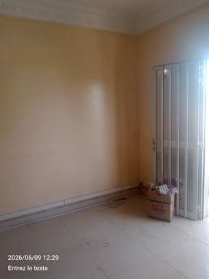 Appartement de type F3 à louer à la cité keur Gorgui image 2