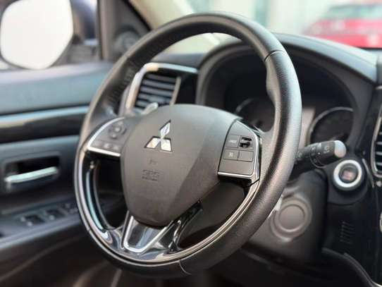 Mitsubishi Outlander 2017 image 9