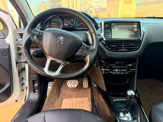 *Peugeot* 2008 année :  *2016-17 image 7