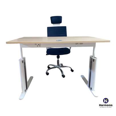 Des tables de bureau – Élégance, solidité et fonctionnalité image 15