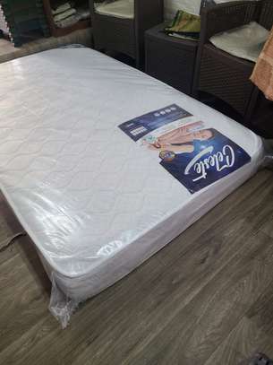 Matelas orthopédique blanc image 2