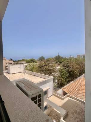 Appartement à louer à mermoz au 3e etage image 3