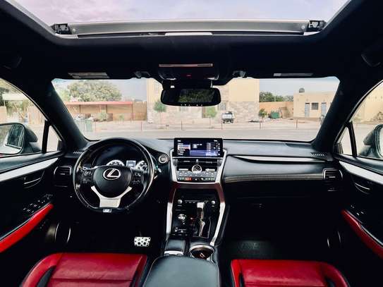 Lexus NX 300h hybride blanc 2021 SUV luxe image 5