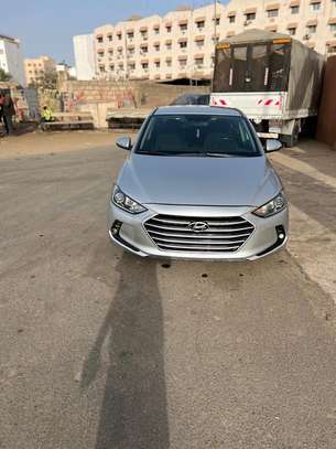 Hyundai élantra image 3
