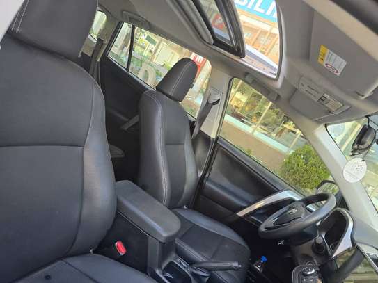 Toyota RAV4 2018 image 7